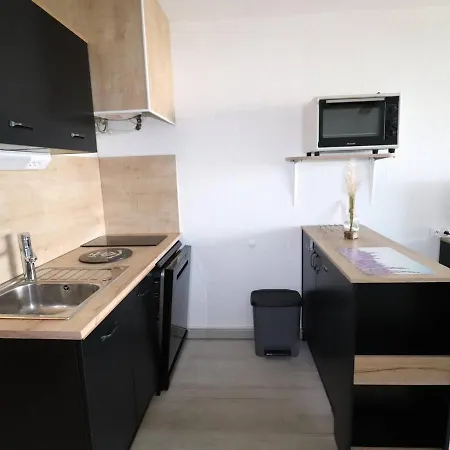 Refait à Neuf, Piscine, Proche Et Commerces - Fr-1-307-241 Appartement *