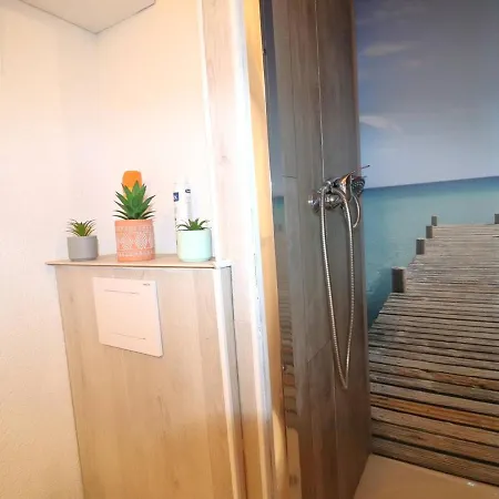 Appartement Refait à Neuf, Piscine, Proche Et Commerces - Fr-1-307-241 Le Grau-du-Roi